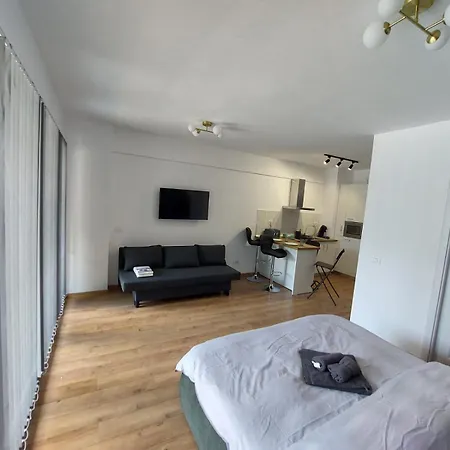 Andrew Διαμέρισμα Saturn